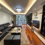 Mặt phố cát dài vị trí đẹp, vỉa hè rộng hơn 5m, kinh doanh tốt