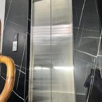 Cho thuê nhà 60m*5 tầng và 1 hầm mặt phố quan hoa, cầu giấy, giá 35 triệu/tháng.