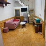 Thịnh quang, đống đa. dt 24m2 x 3 tầng, mt 2,8m, giá 4,75 tỷ. vị trí trung tâm, 15m ra mặt phố