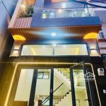 Bán gấp nhà trương định p.bến thành q1 gần chợ bến thành giá 4tỷ150, dt 82,8m2, hđ thuê 38 triệu/th