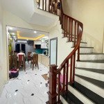 Hoàng quốc việt 40m2 5 tầng giá chỉ 7.8 tỷ ( thương lượng nhẹ )