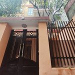 Cho thuê nhà xây theo kiểu biệt thự sân vườn tại phường bạch mai.