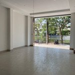 Bán nhà lô góc, view hồ bồ đề, long biên, kinh doanh, 102m2, 7 tầng, thang máy