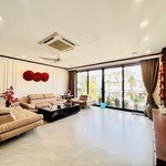 Hot hot! phân lô hoàng cầu, thang máy, 7t, mt 5m, tặng full đồ, kinh doanh, vỉa hè, ô tô tránh đỗ