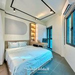 Căn hộ 1 phòng ngủfull nội thất cao cấp, có 3 mặt cửa sổ, thiết kế sang trọng hiện đại, ngay trung tâm tp