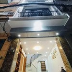 Hoàng cầu vip nhất đống đa 46m 4 tầng mặt tiền 4.3m giá chỉ nhỉnh 15 tỷ-