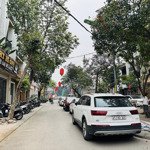 Nhà 3 mặt tiền - 1 mặt phố cự lộc, 1 mặt nội khu, 1 mặt view vườn hoa, trường mầm non