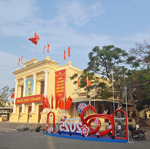Cho thuê lô góc gần nhà hát lớn.mặt tiền15m - diện tích 120m2 x 1 tầng, vỉa hè rộng, không chung chủ