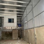Cần cho thuê nhà xưởng ở đông la, dt 60m2, có phòng riêng, wc đầy đủ, khép kín. lh 0962147575