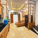 Nhà thạch bàn xây 5 tầng full đồ, ô tô đỗ cửa. giá 4.x tỷ