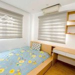 Bán nhà trần khát chân 4 ngủ, 3 bước ra mặt đường lớn, nhỉnh 13 tỷ