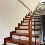 Mặt phố 2 ô tô tránh đất vuông như giấy a4 xây tòa văn phòng đỉnh