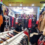 Gia đình sang nhượng shophouse chợ hà đông, đang kinh doanh sầm uất, dt 10m2, giá chỉ 690tr