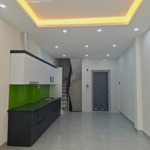 Bán nhà lô góc ngọc thuỵ, 6 tầng 3 ngủ gara thang máy, ngõ ô tô, dt 40,5 m2, giá lh 0975585817.
