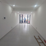 Cho thuê nhà nhà mặt tiền tôn đản, quận 4