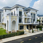Nhà phố verosa park - rẻ nhất dự án - giá chốt trong tuần này 13.8 tỷ .