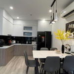 Chuyển nhượng gấp căn 2ngủ 2 vệ sinh 62m2 giá 3,85 tỷ tòa s4 vinhomes smartcity.lh: 0981.516.351