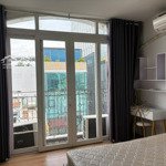 Cho thuê căn hộ 1 phòng ngủ ban công thoáng q1 gần chợ tân định, nhà thờ tân định