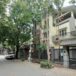 Chính chủ cho thuê biệt thự kđt linh đàm dt 250m2 4 tầng mt 12m, điều hoà, giá 40tr/th, ôtô vào sân