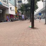 Vip cầu giấy - mặt phố - vỉa hè đá bóng - thang máy - kinh doanh đỉnh.