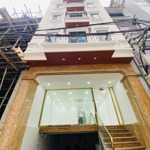 Phố nguyễn chí thanh, nhà 7 tầng thang máy, 80m2, 27 tỷ