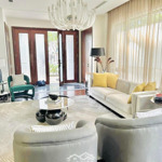 Bán biệt thự đơn lập 230m2 vinhomes riverside, giá thỏa thuận,5pn, 4wc, hoàn thiện có thang máy