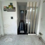 Nhà sổ sẵn ngay cầu bình phú ngang 5m đường oto. ngay sát cầu bình phú 55m2. có 3 phòng shr