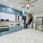 Nhà đẹp, mới, thang máy, phố giáp bát, hoàng mai 33m, 6 tầng, mt 4.3m, giá 8.6 tỷ.