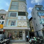 Bán Nhà Mặt Tiền Ngay Trần Hưng Đạo, Quận 1. Diện Tích: 8M X 20M. 1 Hầm 7 Tầng. Giá Bán 95 Tỷ