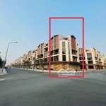 Góc siêu vip vin 3, 3 mặt tiền thoáng diện tích 145m2 view trọn công viên nước lh: 0911051289