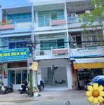 Nhà mặt tiền diện tích kinh doanh lớn