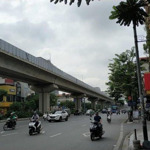 Bán nhà mặt phố kinh doanh vị trí đắc địa sổ hồng riêng giá tốt