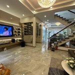 Siêu phẩm nhà mặt tiền bạch mã, p. 15, q10 trệt 2 lầu st mới ở liền dt: 5.5x26m cn: 143m2 giá 32 tỷ