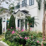 Chính chủ cần bán gấp căn bt 2 tầng view hồ sen đẹp giá 6 tỷ xx , full nội thất, nhận nhà ngay