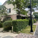 Căn bìa nhà phố vườn waterpoint , kế bên vườn nhật , vị trí cực kì thoáng mát, nhà thô,1 trệt 1 lầu