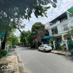 Bán biệt thự 3pn, 4wc, 126m2 tại phú mỹ hưng, tân phong, q7. khu an ninh. 24/7. giá 28 tỷ. em luân