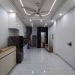 Chỉ quanh 8 tỷ, nhà 5 tầng thang máy mới tinh, sát phố lê lợi hà đông - 5 m ra phố ô tô đỗ cửa