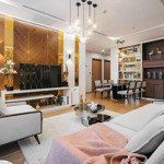 đi làm xa cần cho thuê vinhome metropolis 120,57m2 3n3vs giá 3000$/tháng có slot oto lh:0782288043