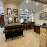 Cần bán biệt thự mặt tiền quận 11, có gara riêng, thang máy xịn riêng, xem sổ 0902771723