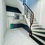 Nhà đẹp - phố vip hoàng cầu, 28m2, 4.5 tầng, 3pn, giá nhỏ 5.45 tỷ