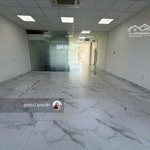 Cho thuê shophouse 5 tầng hầm riêng sala, có thang máy riêng và máy lạnh tường phòng