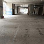 Ct chân đế toà nhà ngã tư vạn phúc, hà đông, dt 700m, mt 14m, p/h: gara ô tô, cafe, bóng bàn, kho.