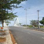 Mua bán đất kdt sensota riverside bên sông, cạnh các căn hộ cho thuê và khách sạn lớn, giá tốt.