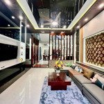 Nhà 3 tầng 3 mê mặt tiền đường 7m5 nguyễn thuý , cách biển 100m
