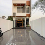 Nhà 1 trệt 2 lầu 3 phòng ngủ 3 tolet sân 2 xe hơi; phú lợi thủ dầu một; gần đại học bình dương