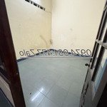 Cho thuê nguyên căn mặt tiền khu sầm uất ăn uống - xe đậu thoải mái