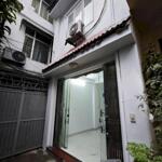 Cho thuê nhà ngõ 594 lĩnh nam, 43m2 x 3.5 tầng, 3 ngủ, 4 wc, giá 10 triệu ở gđ, nhóm ngoan