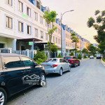 Nhà phố lakeview city dt 100m2 xd 1 trệt 3 lầu, view công viên , hồ bơi, giá 18 tỷ lh 0907860179