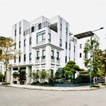 Gia đình tôi cần bán gấp căn biệt thự thô 200m2, sổ đỏ cầm tay,anh chị liên hệ tôi xem sổ và nhà