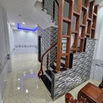 âu cơ nhà mới kính coong
dt 36m, 3 tầng, mt 3.5
giá chào nhỉnh 2 tỷ
3 phòng ngủ + 3 vs
1 phòng thờ